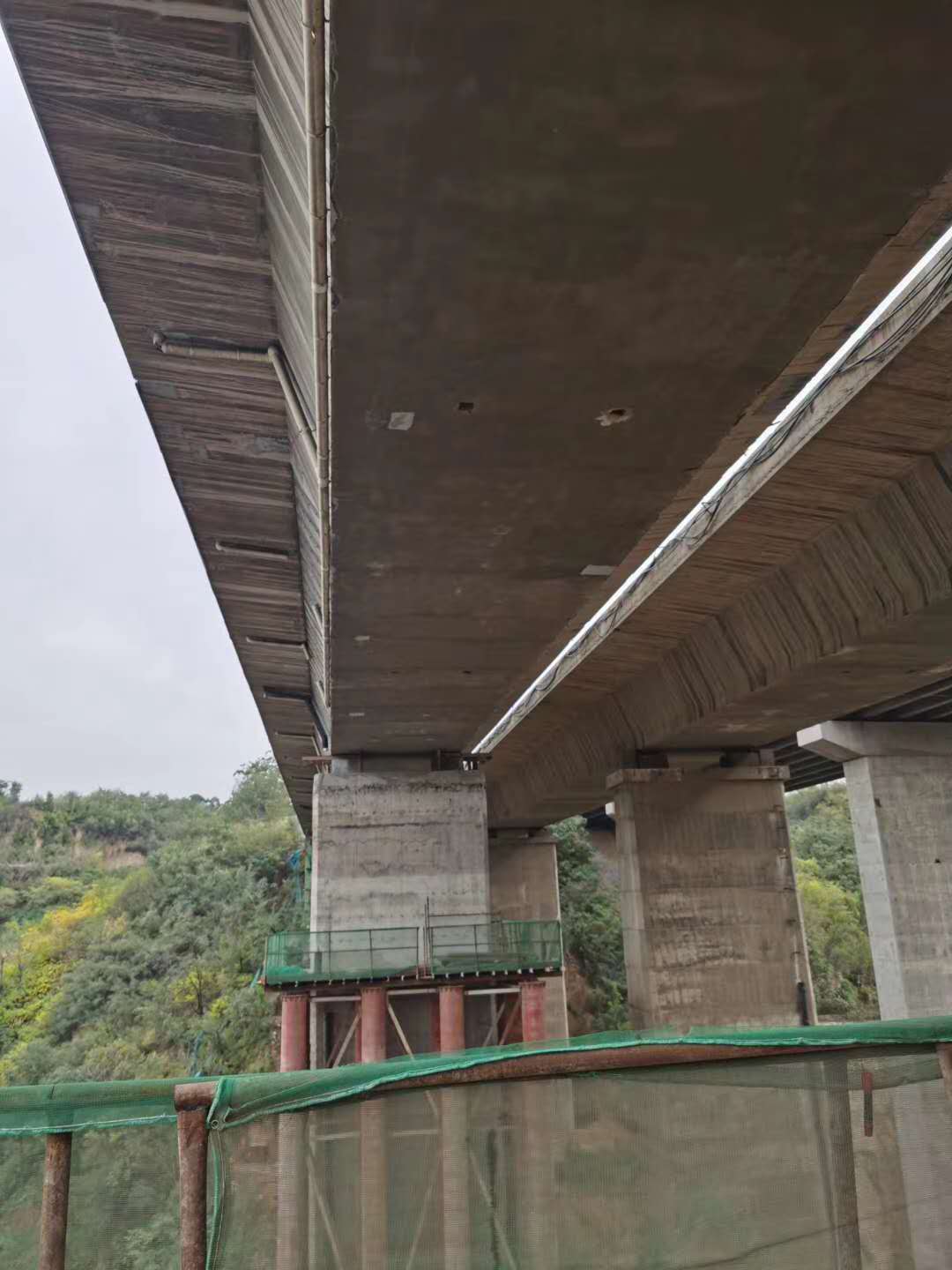 毕节桥梁加固前制定可行设计方案图并用对施工方法